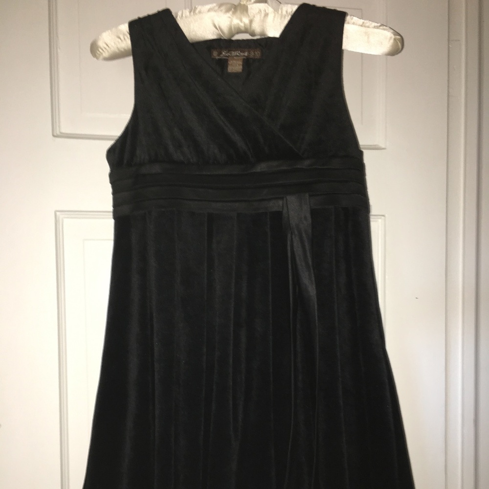 Girls black velvet party dress, 9–10